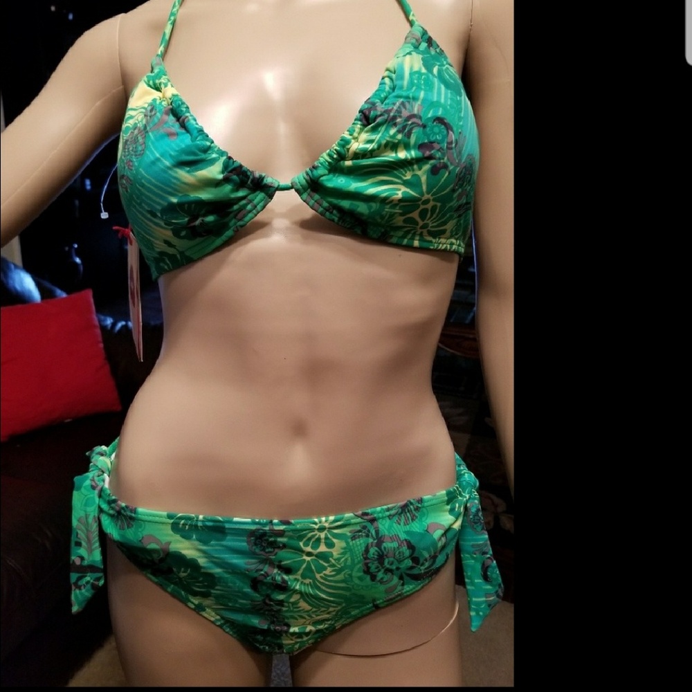 New Swimsuit two piece top LG bottom XLG